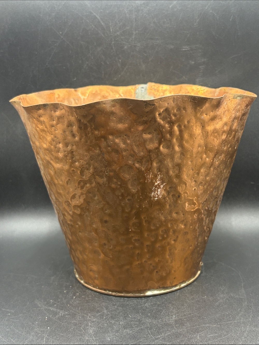 Artistic MFG Co. Vintage Solid Copper Hammered Ruffle Rim Vase Vessel Planter